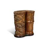 A BAMBOO `THREE FRIENDS OF WINTER` BRUSH POT - Foto 1
