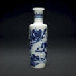 A RARE LARGE BLUE AND WHITE ‘FIGURAL’ ROULEAU VASE - Prix ​​des enchères