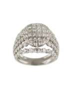 Aperçu. Bague en or 18 carats avec diamants. 