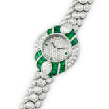 AUDEMARS PIGUET, WHITE GOLD, DIAMOND AND GREEN GEMSTONE-SET BRACELET WATCH - Foto 2