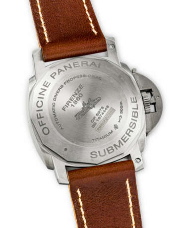 PANERAI, REF. PAM00569, LIMITED EDITION OF 1000 PIECES, LUMINOR SUBMERSIBLE 1950 LEFT-HANDED 3 DAYS AUTOMATIC TITANIO - Foto 3