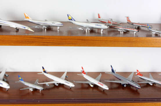Sammlung Modellschiffe u. Flugzeuge - фото 2