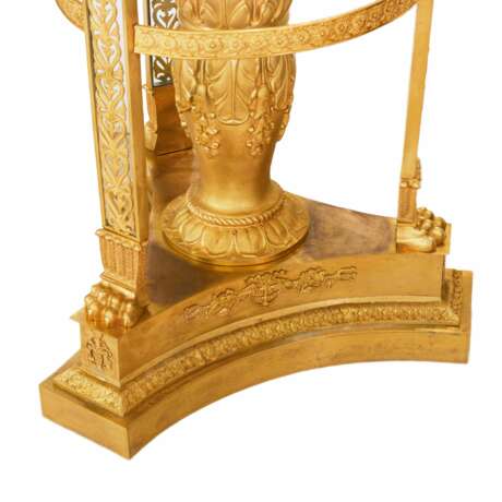Une paire de pots de fleurs grandioses et d&eacute;coratifs de Jardini&egrave;re dans le style de Napol&eacute;on III. France. Le tournant du 19e-20e si&egrave;cle. Bronze glass Napoleon III At the turn of 19th -20th century - Foto 2
