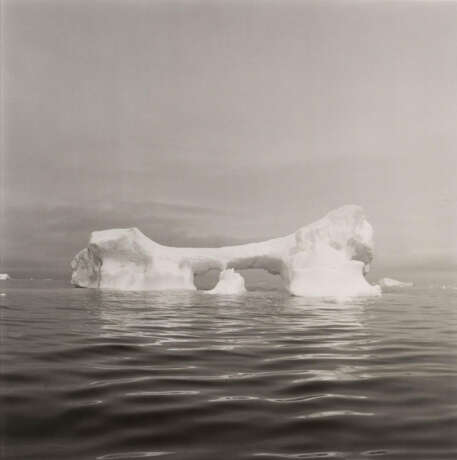 Lynn Davis. Iceberg #4, Disko Bay, Greenland, 1988 - photo 1