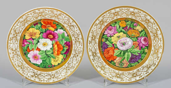 Paar feine Biedermeier-Zierteller mit Blumenmalerei - Foto 1
