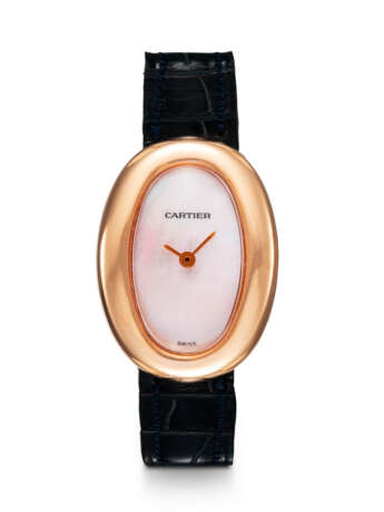 CARTIER, BAIGNOIRE MINI REF. 2333, AN EXTREMELY ATTRACTIVE PINK GOLD QUARTZ WRISTWATCH WITH PINK MOTHER OF PEARL DIAL - Foto 1