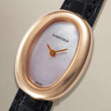 CARTIER, BAIGNOIRE MINI REF. 2333, AN EXTREMELY ATTRACTIVE PINK GOLD QUARTZ WRISTWATCH WITH PINK MOTHER OF PEARL DIAL - Foto 2