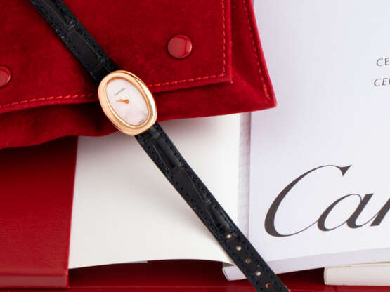 CARTIER, BAIGNOIRE MINI REF. 2333, AN EXTREMELY ATTRACTIVE PINK GOLD QUARTZ WRISTWATCH WITH PINK MOTHER OF PEARL DIAL - Foto 4