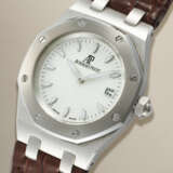 AUDEMARS PIGUET, LADY ROYAL OAK, REF. 6714ST, AN ATTRACTIVE LADIES STAINLESS STEEL QUARTZ WRISTWATCH - photo 2
