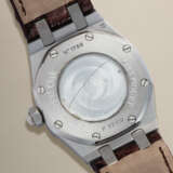 AUDEMARS PIGUET, LADY ROYAL OAK, REF. 6714ST, AN ATTRACTIVE LADIES STAINLESS STEEL QUARTZ WRISTWATCH - photo 3