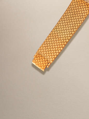 PIAGET, REF. 9131, A VERY FINE VINTAGE 18K YELLOW GOLD WRISTWATCH - photo 4