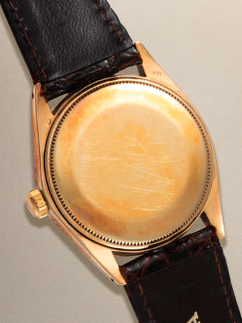 ROLEX, OYSTER PERPETUAL REF. 1005 'KHANJAR DIAL', AN ATTRACTIVE 14K GOLD WRISTWATCH MADE FOR THE SULTANATE OF OMAN - photo 3
