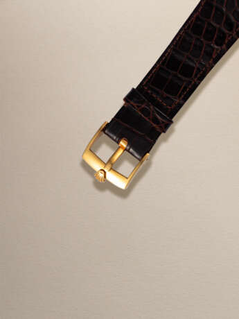 ROLEX, OYSTER PERPETUAL REF. 1005 'KHANJAR DIAL', AN ATTRACTIVE 14K GOLD WRISTWATCH MADE FOR THE SULTANATE OF OMAN - photo 4