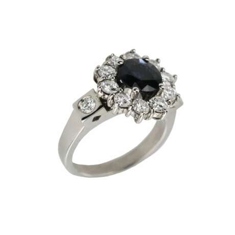 18k gold ring with diamonds and natural sapphire. Diamonds 21th century - photo 2
