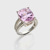 Brasilianischer Kunzit-Ring mit Brillanten - фото 1