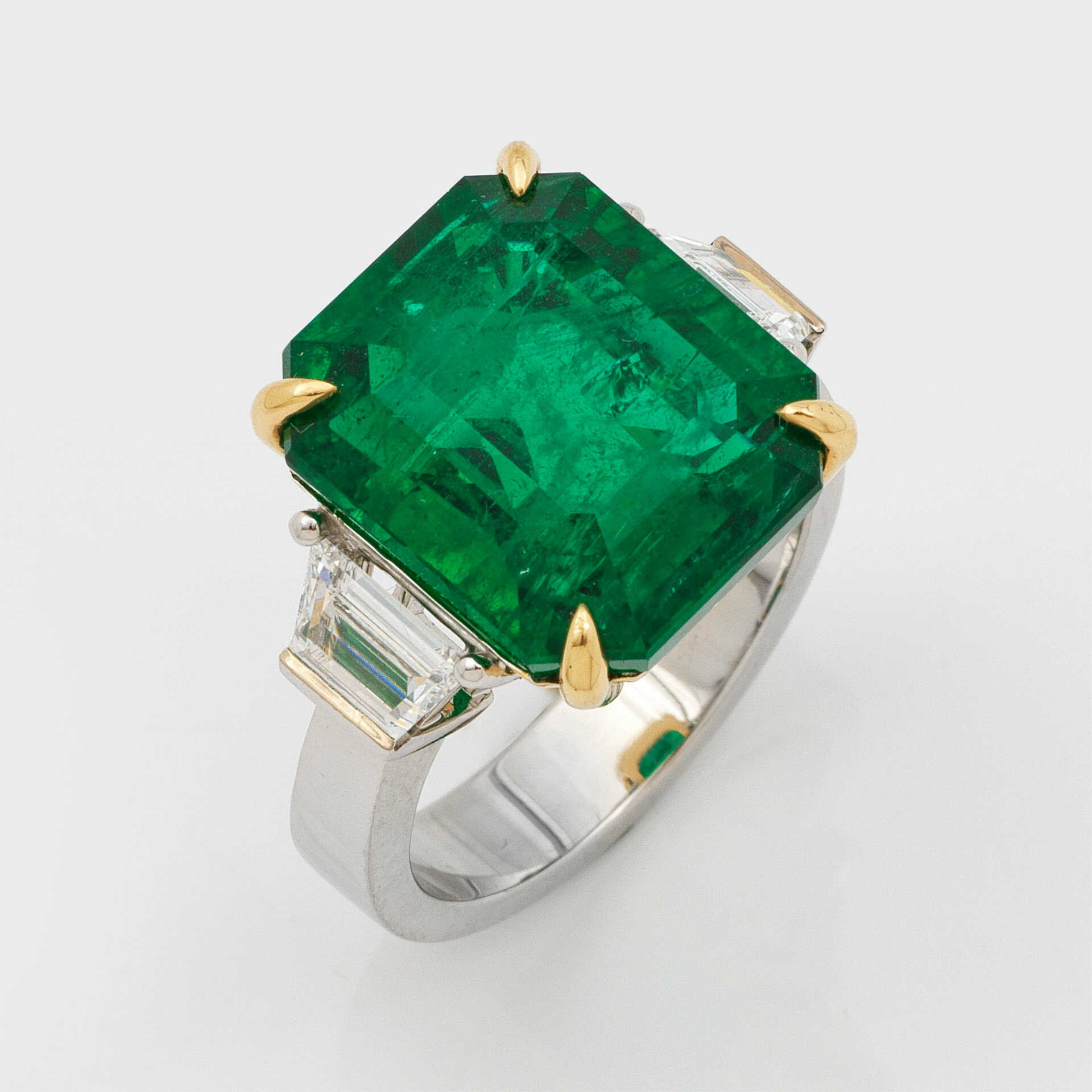 Prachtvoller Zambia Smaragd-Diamantring Prachtvoller Zambia Smaragd-Diamantring