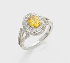 Hochfeiner Fancy Diamantsolitär-Ring