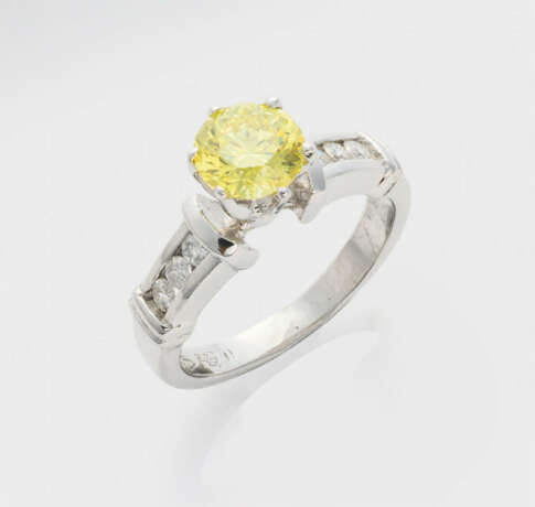 Fancy Brillantsolitär-Ring - photo 1
