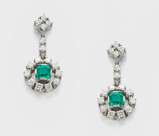 Paar Smaragd-Brillant-Ohrgehänge von Juwelier Stern - photo 1