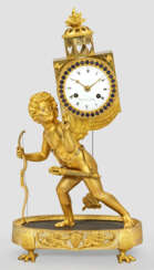Seltene Figurenpendule "Amor trägt eine Laterna magica"