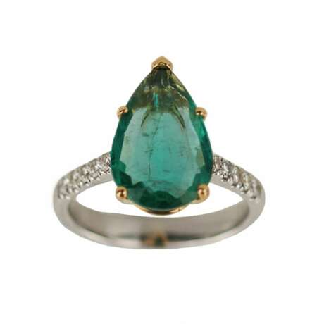18K Gold Ring with Teardrop Emerald and Diamonds Diamonds 21th century - photo 2