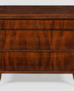 Обзор. Biedermeier-Kommode mit Poudreuse-Einteilung
