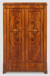 Biedermeier-Kleiderschrank