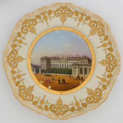 Une Assiette à Dessert en Porcelaine de la Dot de Service de la Grande-Duchesse Alexandra Nikolaevna