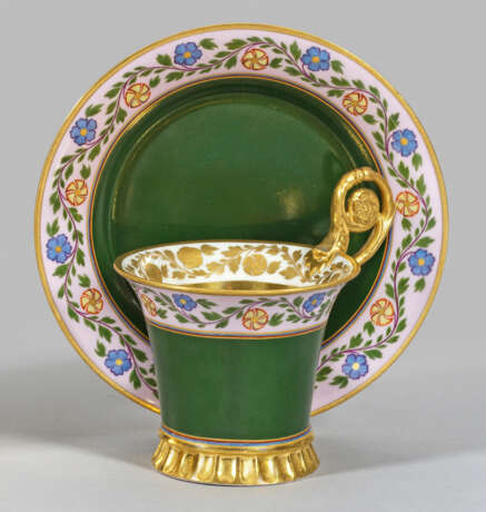 Feine Biedermeier-Ziertasse mit Blumenmalerei - photo 1