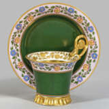Feine Biedermeier-Ziertasse mit Blumenmalerei - photo 1