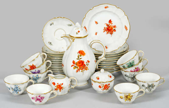 Teil-Kaffeeservice "Rokoko" mit Blumendekor - Foto 1