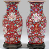 Paar Balustervasen mit Glückssymbolen - photo 1