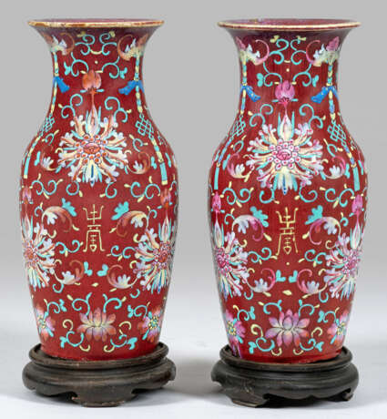 Paar Balustervasen mit Glückssymbolen - photo 1