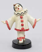 Keramische Waren. Singender kleiner Pierrot