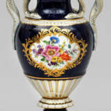 Kleine Schlangenhenkelvase mit Blumendekor - photo 1