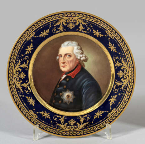 Prunkteller mit Porträt "Friedrich der Große" - photo 1