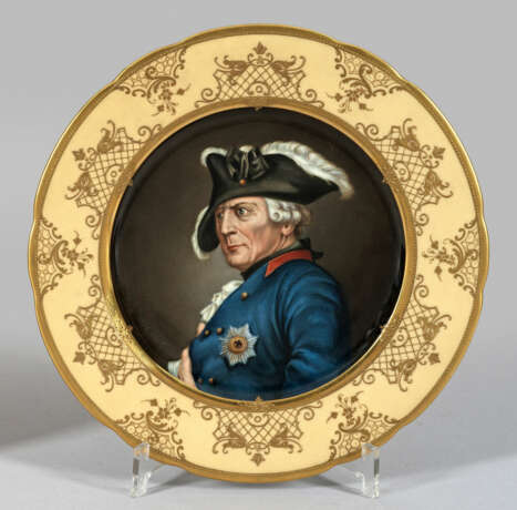 Prunkteller mit Porträt "Friedrich der Große" - photo 1