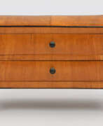 Meubles. Biedermeier-Modellkommode