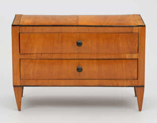 Biedermeier-Modellkommode