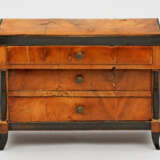 Kleine Biedermeier-Modellkommode - photo 1