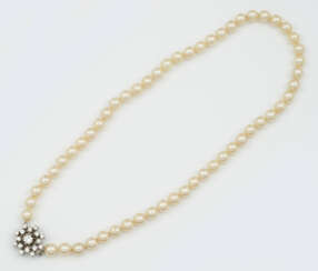 Klassisches Perlencollier