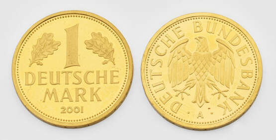 Zwei 1-DM-Goldmünzen der Deutsche Bundesbank von 2001 - photo 1