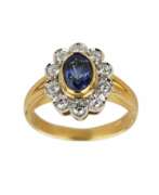 Saphir. Bague classique en or 18 carats avec saphir et diamants. Piccini. Italie 21e si&egrave;cle 