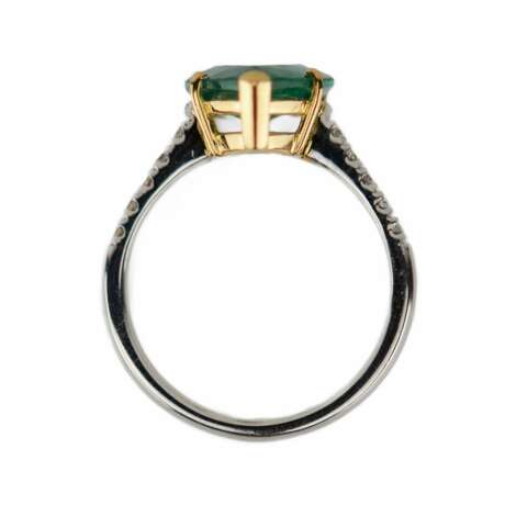 18K Gold Ring with Teardrop Emerald and Diamonds Diamonds 21th century - photo 3