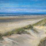 Oberländer, Doris (1903, Tartu/ Estland-1989 Ahrenshoop) "Strandpartie Ahrenshoop", Pastell, sign. und dat. 1974, bez. "Ahrenshoop", 48x63,5 cm, im Passepartout hinter Glas und Rahmen (Ab 1940 war Dor… - photo 1