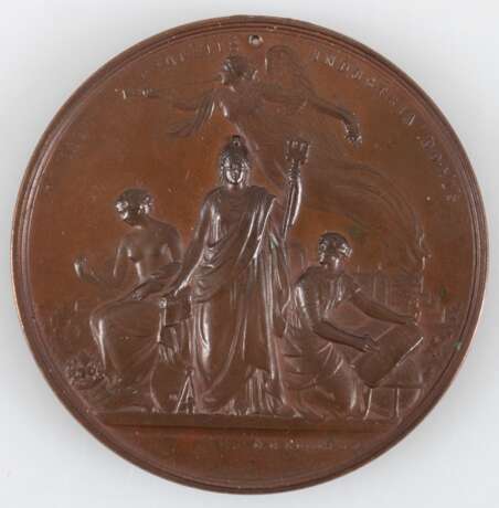 Geissler, Wilhelm (1848 Hannover-1928 Berlin) "Der Zigarettenverkäufer im Wirtshaus", Öl/ Lw., sign. u.r. und dat. "Berlin 1889, dazu Bronzemedaille 1898 Crystall Palace “Wanting a light” Die Preismedaille… - фото 3