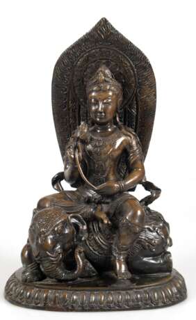 Bronze-Figur "Buddha mit Lotusblume auf Elefant sitzend", braun patiniert, H. 32 cm - photo 1