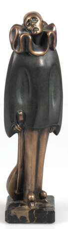 Paris, Roland (1894 Wien-1945 Berlin) "Pierrot mit Laute", Bronze auf Marmorsockel, sign., H. 29 cm - photo 1