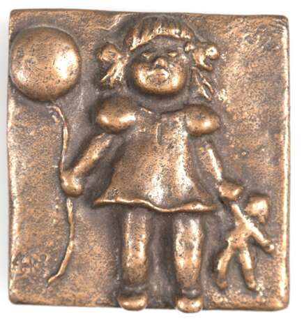 Bronze-Plakette "Mädchen mit Luftballon", 8,1x7,7 cm, 362 g - photo 1