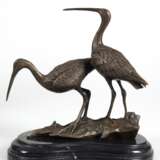 Bronze-Figur "Zwei Schwarzschwanzschnepfen", braun patiniert, auf naturalistischer Plinthe bezeichnet "Nick", mit Pariser Gießermarke, auf nierenförmigem, schwarzem Marmorsockel, ges. 25x23x14 cm - Foto 1